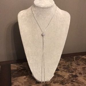 🆕 Beautiful adjustable Silver-tone necklace.